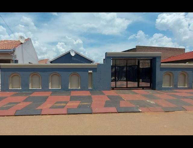 2 BEDROOM HOUSE FOR SALE IN PROTEA GLEN